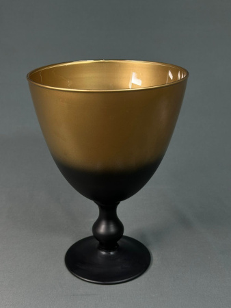 Ваза-везувий на ножке жюльен